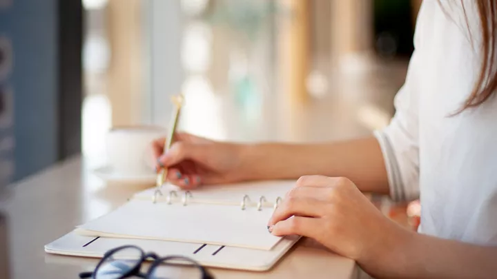 An icon with two clouds