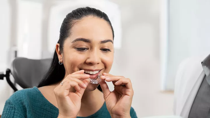 An icon with two clouds