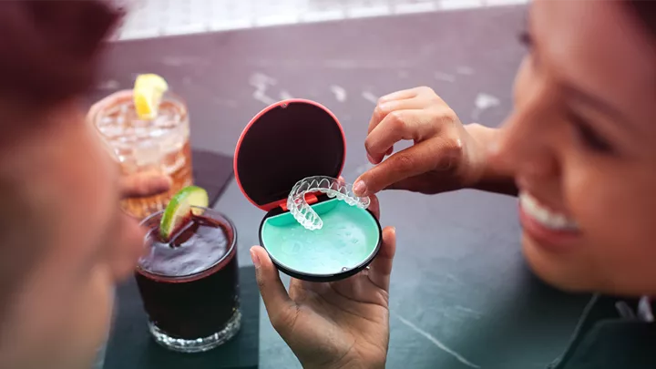 An icon with two clouds