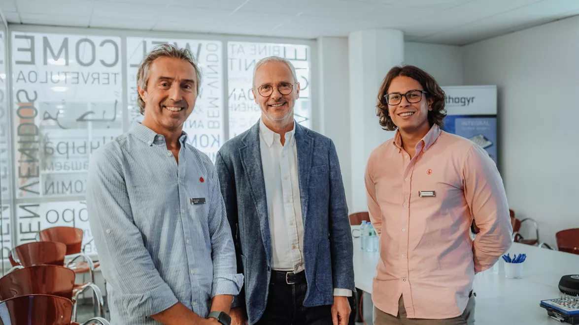 M. Hervé COSTE (à gauche) et Dr Serge VERDIER (au centre)