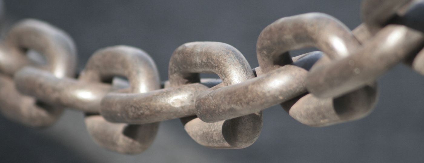 Praxisinhaber und Team bereiten gemeinsam die Argumentationskette für die Behandlung aus.