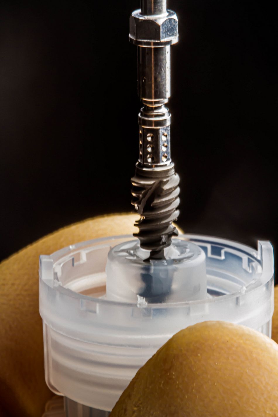 Abb. 12: BLX Implantat kurz vor der Insertion