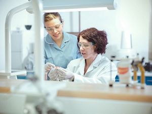 Straumann® ボーンレベル インプラント ライン