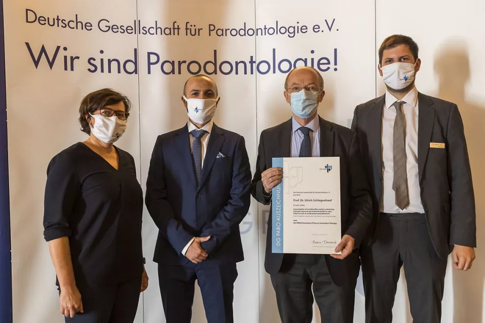 Von Links: Prof. Dr. Bettina Dannewitz (Präsidentin DG PARO), Laurentiu Motoc (Straumann Headquaters), Prof. Dr. Schlagenhauf, Dr. Dominic Birth (Straumann Deutschland).