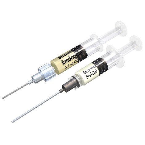 Fig. 4 Preconditioning with PrefGel® and application of Emdogain®
